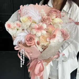 曼塔蝴蝶兰花束